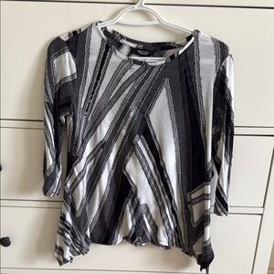 Women's Black and White Patterned Top